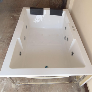 Size 6 Feet by 4 Feet Jacuzzi Bathtub