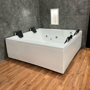 Size 6 Feet by 6 Feet Jacuzzi Bathtub